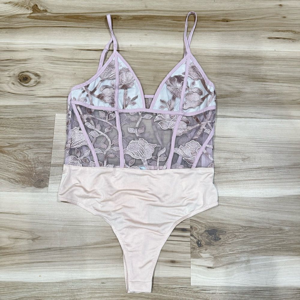 Tobi Lace Floral Embroidered Sheer Bodysuit Women’s Small